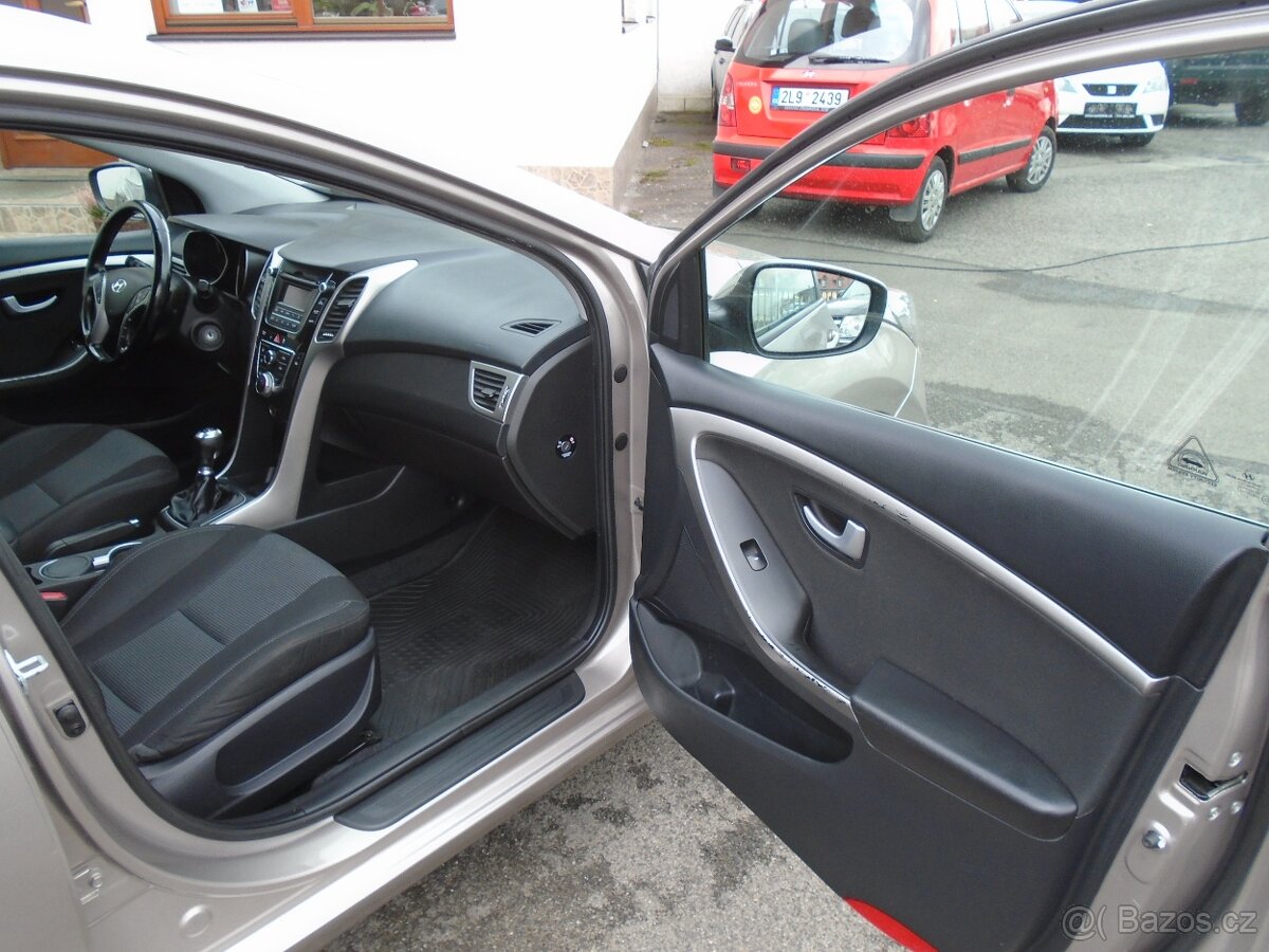 Hyundai i30 1.6 BA+LPG 88kW ČR - 15