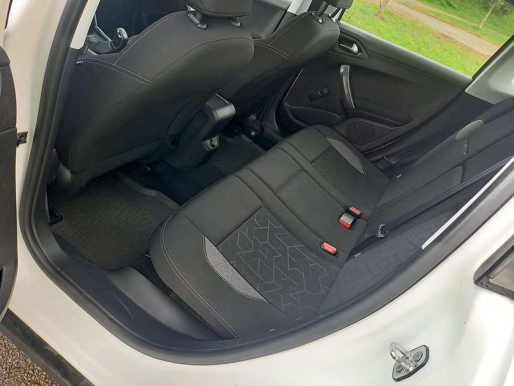 Peugeot 2008, 1.2 PureTech-digiklima-ČR-nehavarované - 15