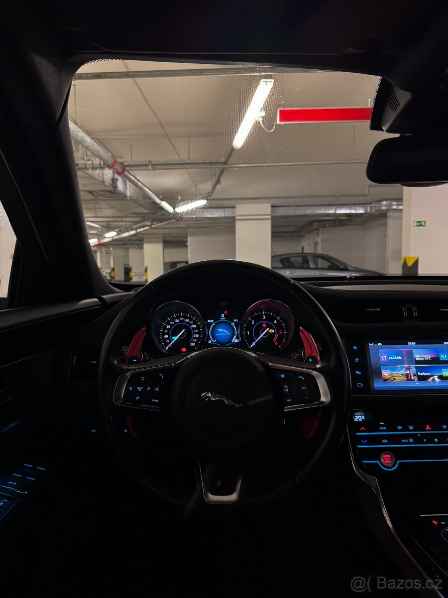 Jaguar XF 3.0D V6 R-SPORT - 15