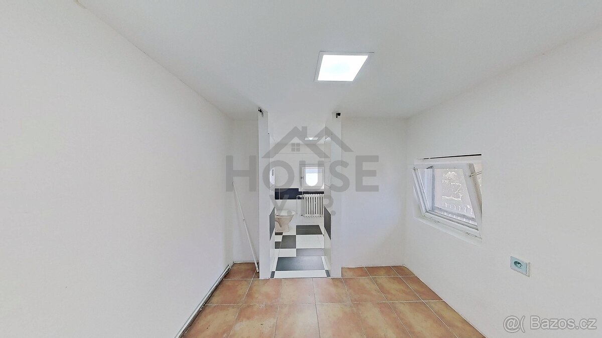 Prodej rodinného domu 4+1 na pozemku 938 m2 s prostornou díl - 15