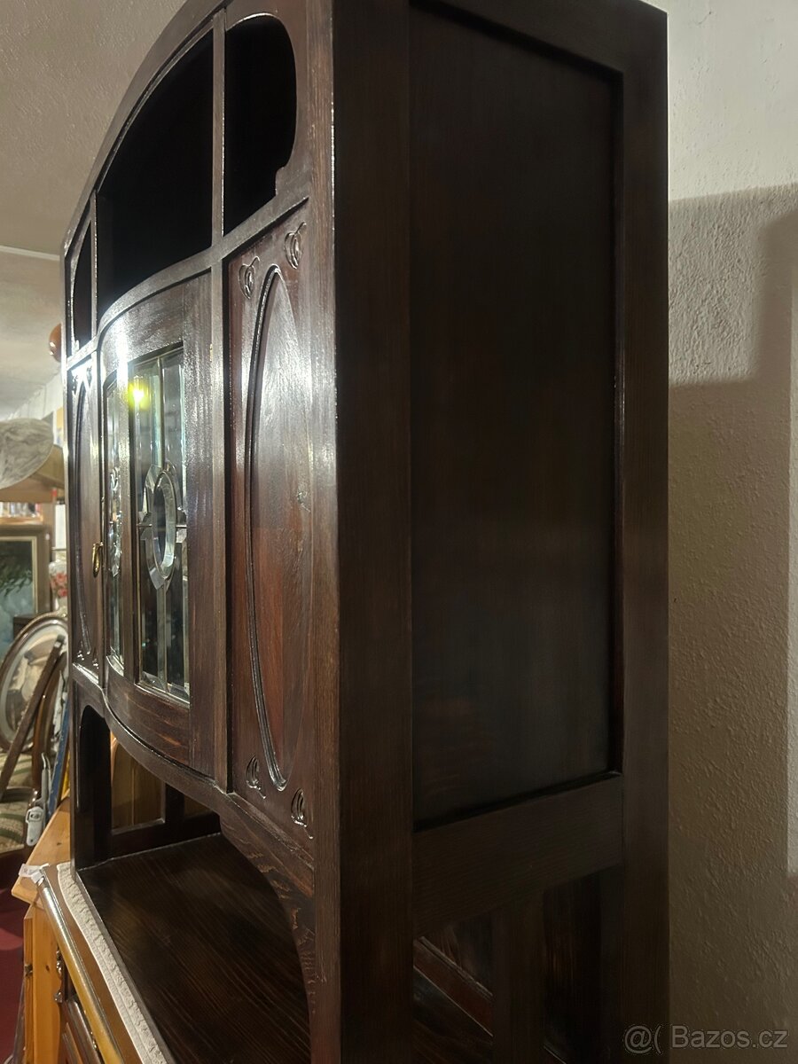 Krásná vitrína s vitrážemi elegantní kus - 15