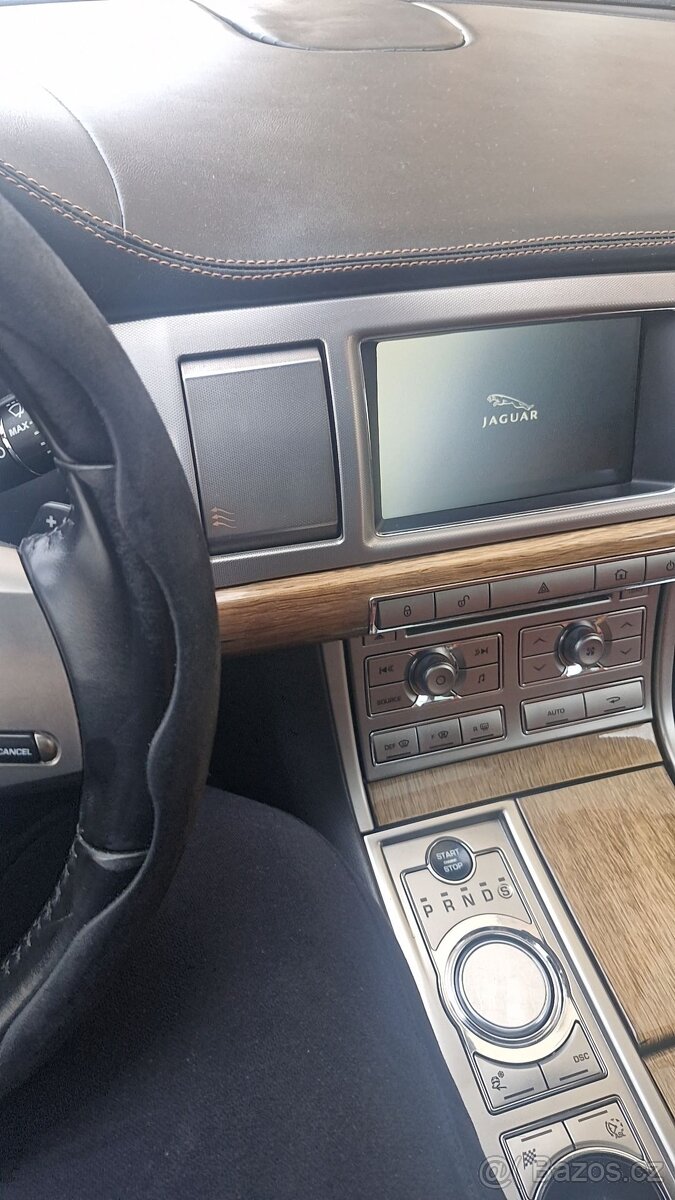 Jaguár XF 3.0d 177kw limuzína - 15