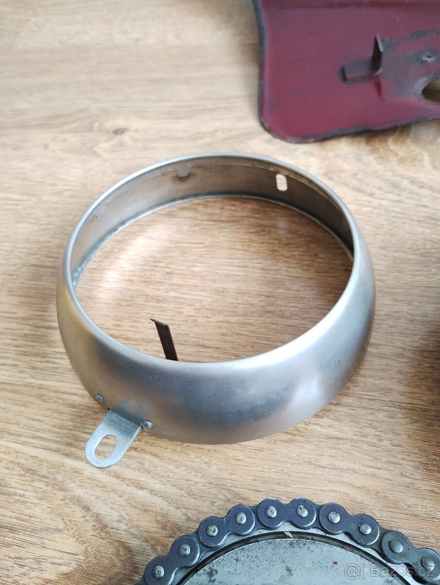 Prodám náhradní díly na motocykl JAWA 550 pařez a jawa 555 - 15