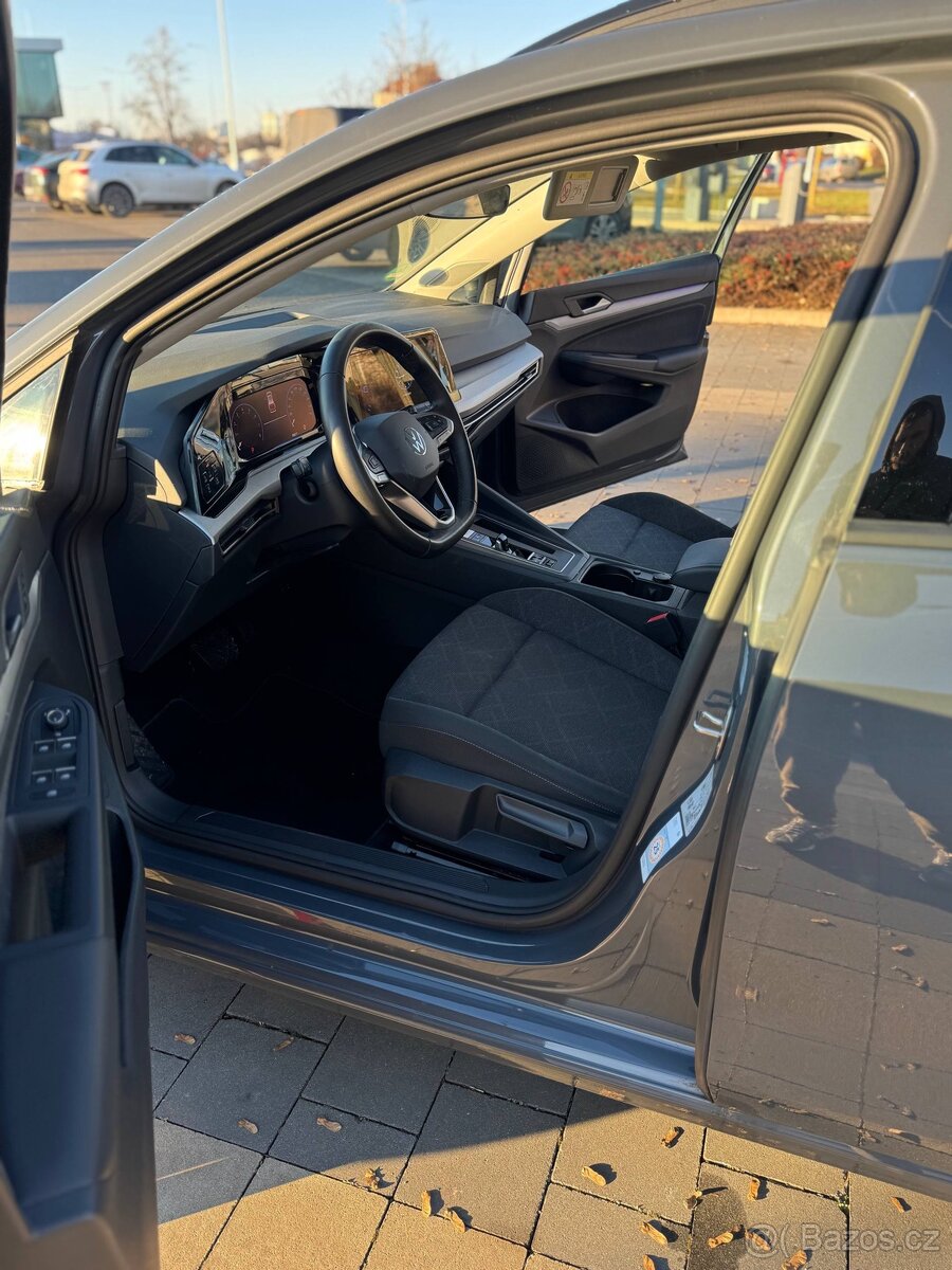 Volkswagen Golf 8 1,5 eTSi Variant hybrid/benzin 98tkm - 15