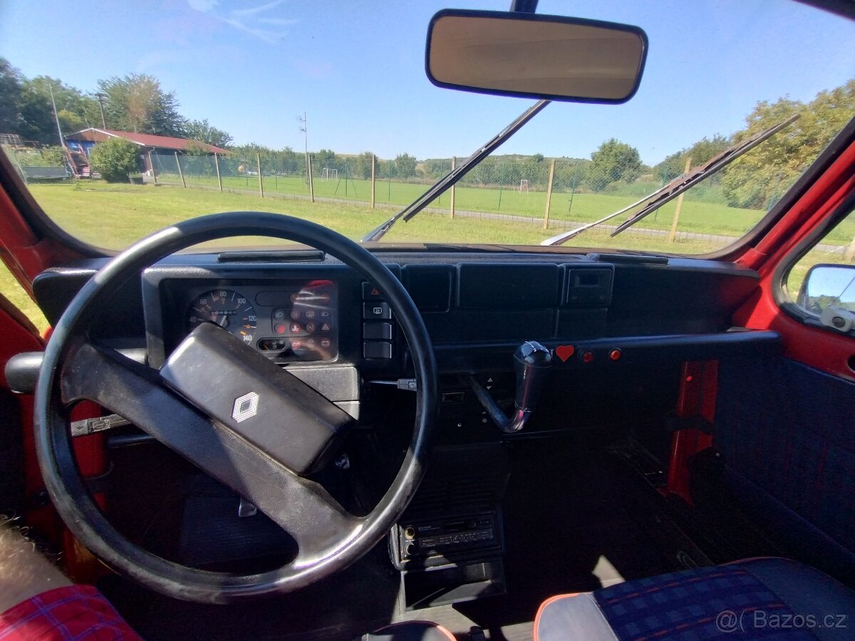 SLEVA Renault 4 gtl - 15