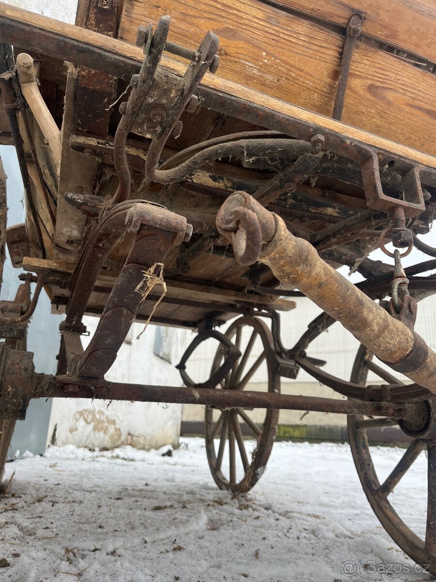 Stará dřevěná brička / kočár – dekorace - 15
