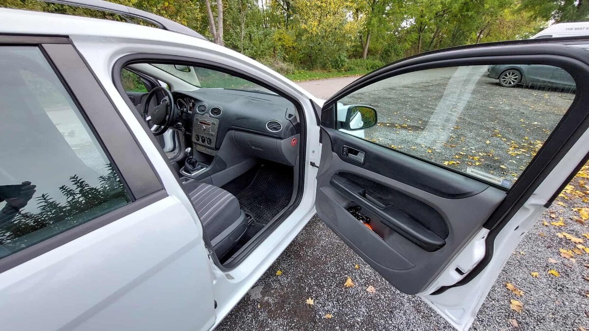 Ford Focus kombi 1,6 - 15