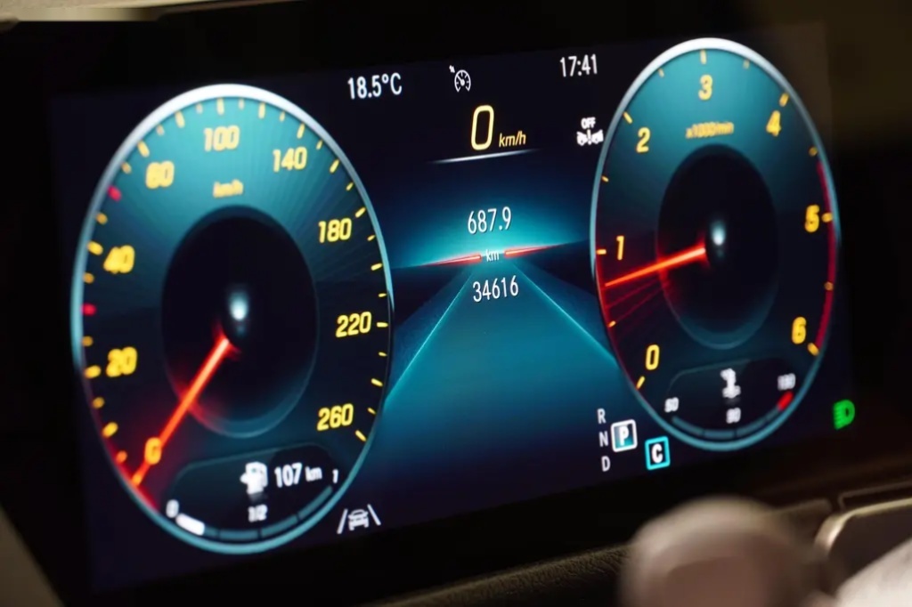 Mercedes-Benz GLB, 200D,4Matic,ČR,AMG,DPH,Kamera - 15