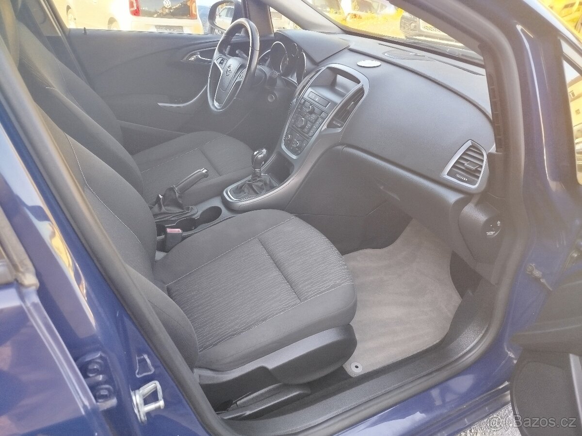 Opel Astra kombi 1.6i 85 kW, r.v. 4/2014, najeto 184.484 km - 15