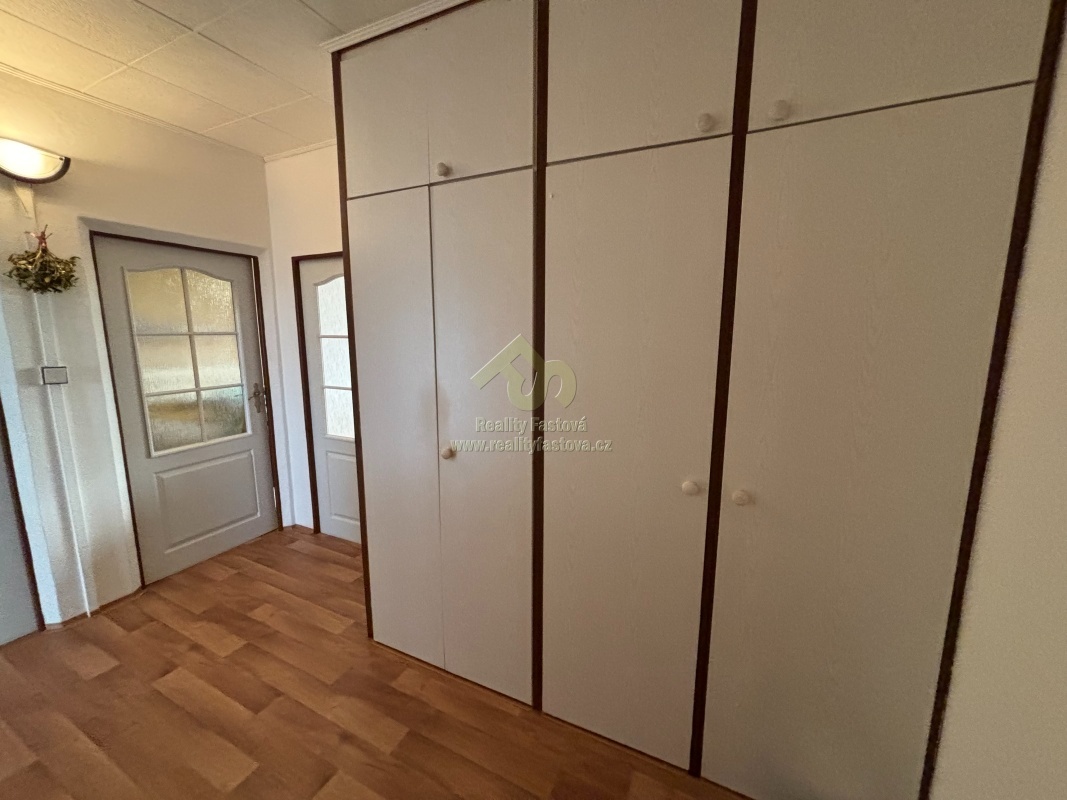 Rokycany-prodej velkého bytu 3+1 se zasklenou lodžií - 15