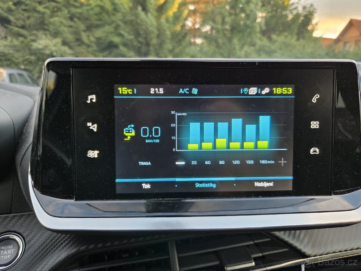 ZÁNOVNÍ PEUGEOT e2008 ALLURE 100kw naj.15.900km SoH 95% - 15