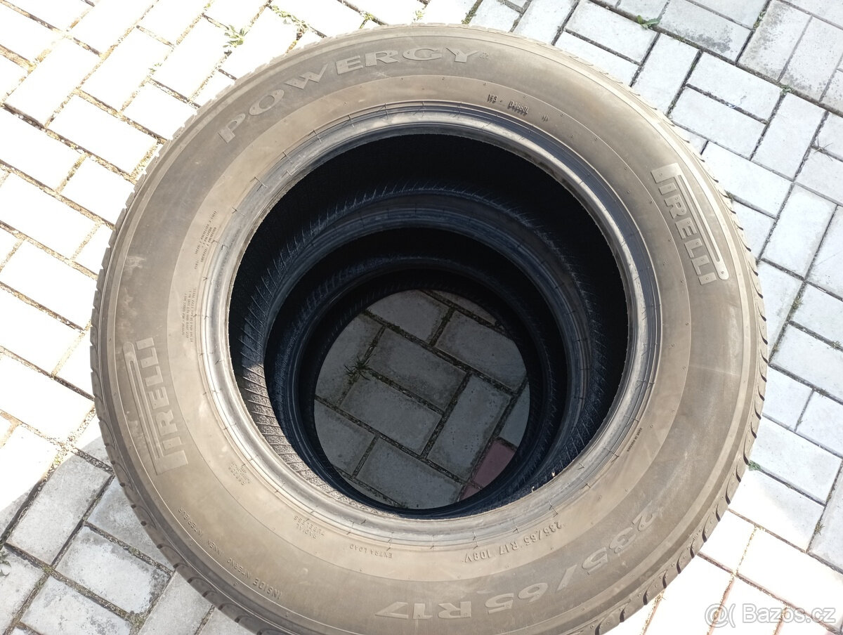 235/65/17 Pirelli letní pneu 4ks - 15