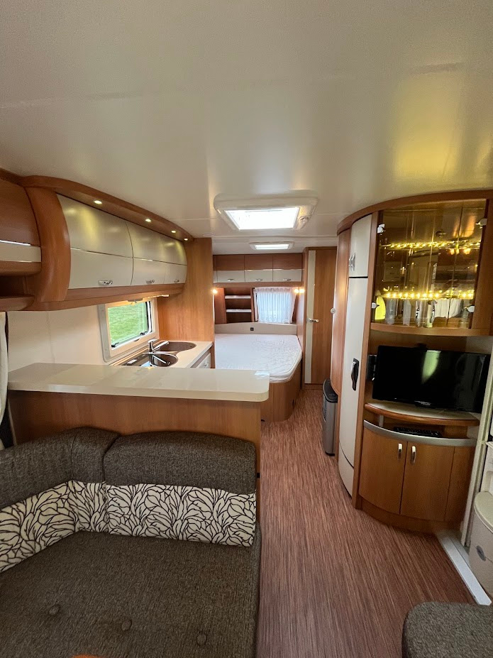 Hobby 560 CFe 2011 MOVER, PŘEDSTAN, DRŽÁK KOL, SUPER STAV - 15