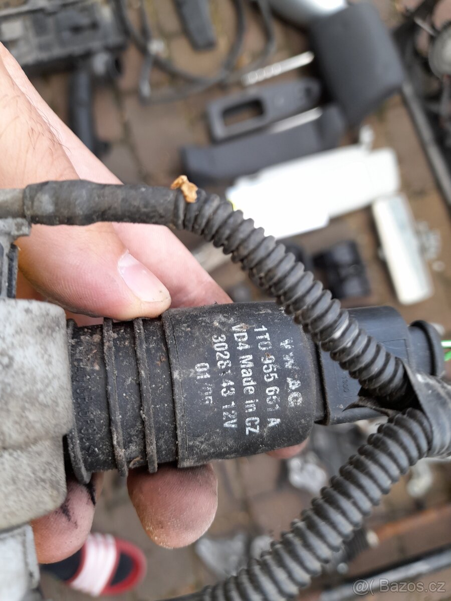 Volkswagen Touran 1.9TDI,77KW, stříbrná, BKC, LA7W - 15