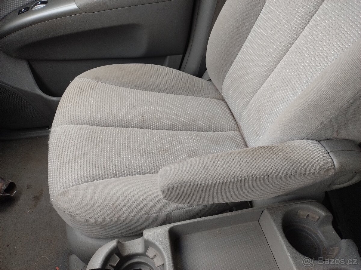 KIA Carnival III 2008 2,9CRDI 136kW J3 XENONY - DILY - 15