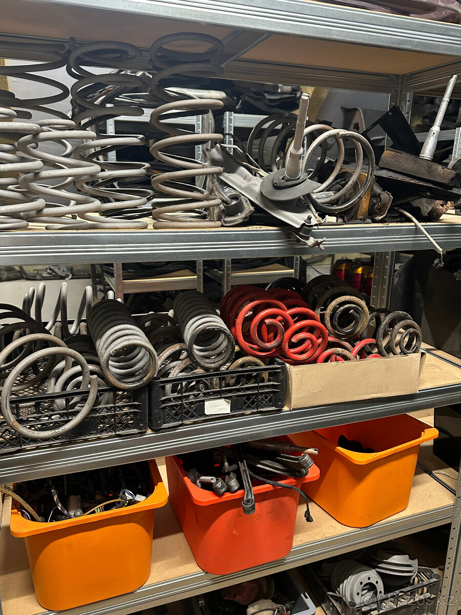 Prodám díly BMW E30,E28,E24,E32,E3,E21,E12 - 15