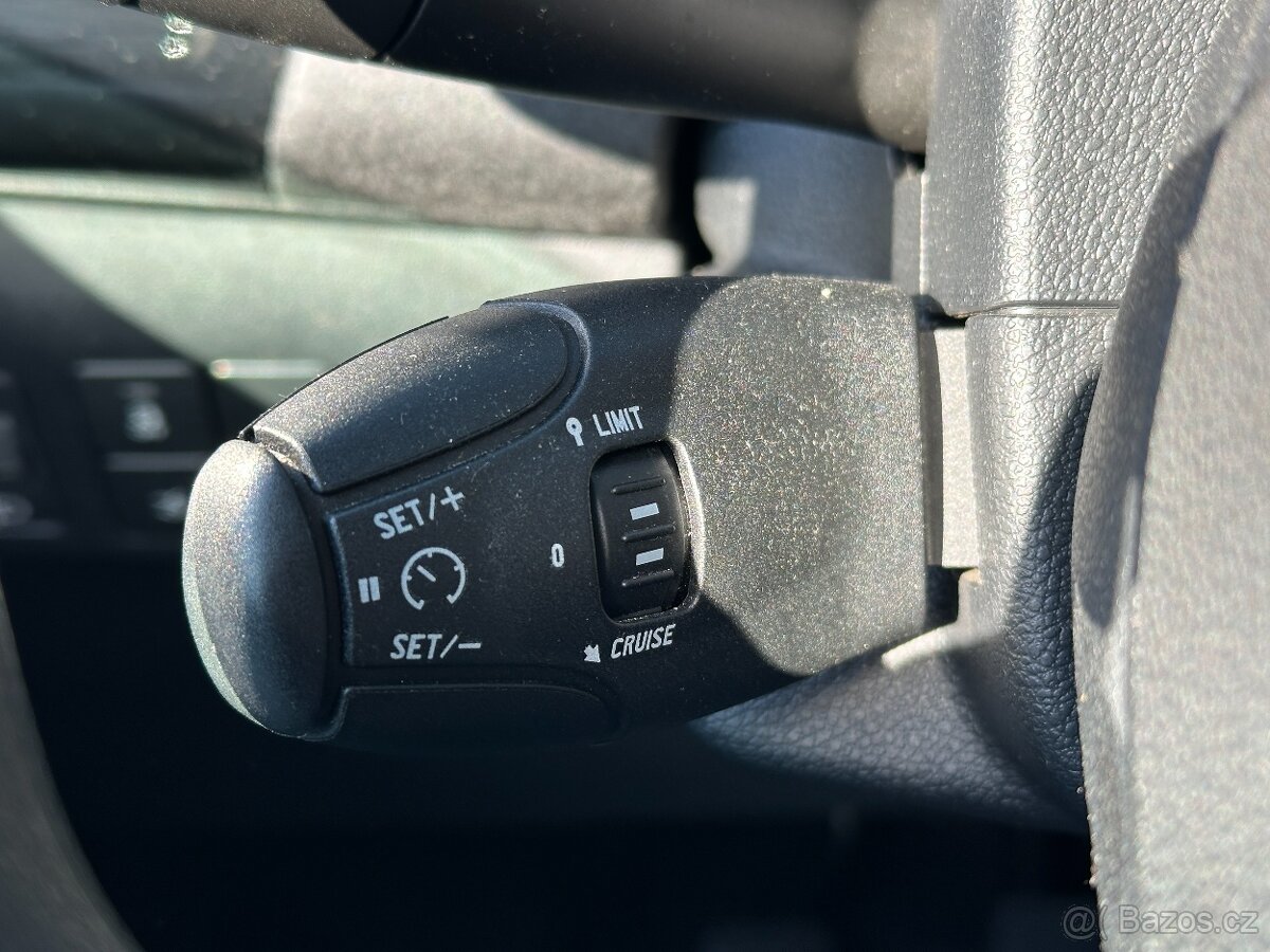 Peugeot 301 1.2 i Klima, 8xPneu - 15