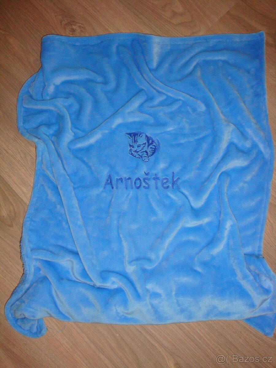 deka s výšivkou jména a obrázku na přání - více barev - 15