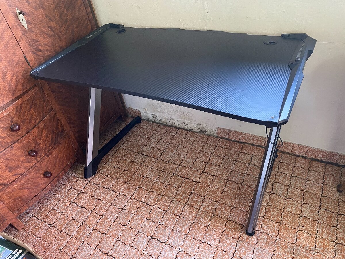 Herní stůl Ultradesk (stůl do pracovny) - 15