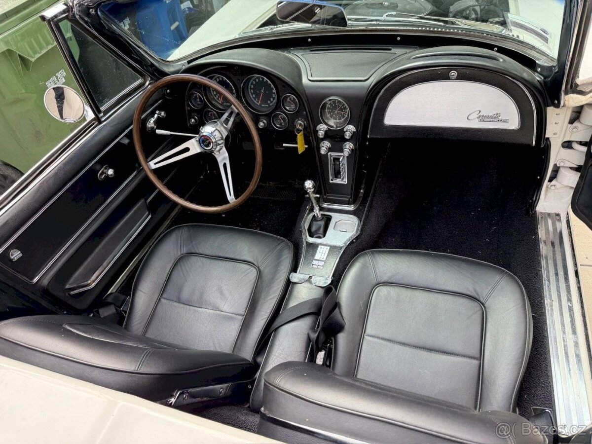Chevrolet Corvette C2 Convertible z roku 1965. - 15