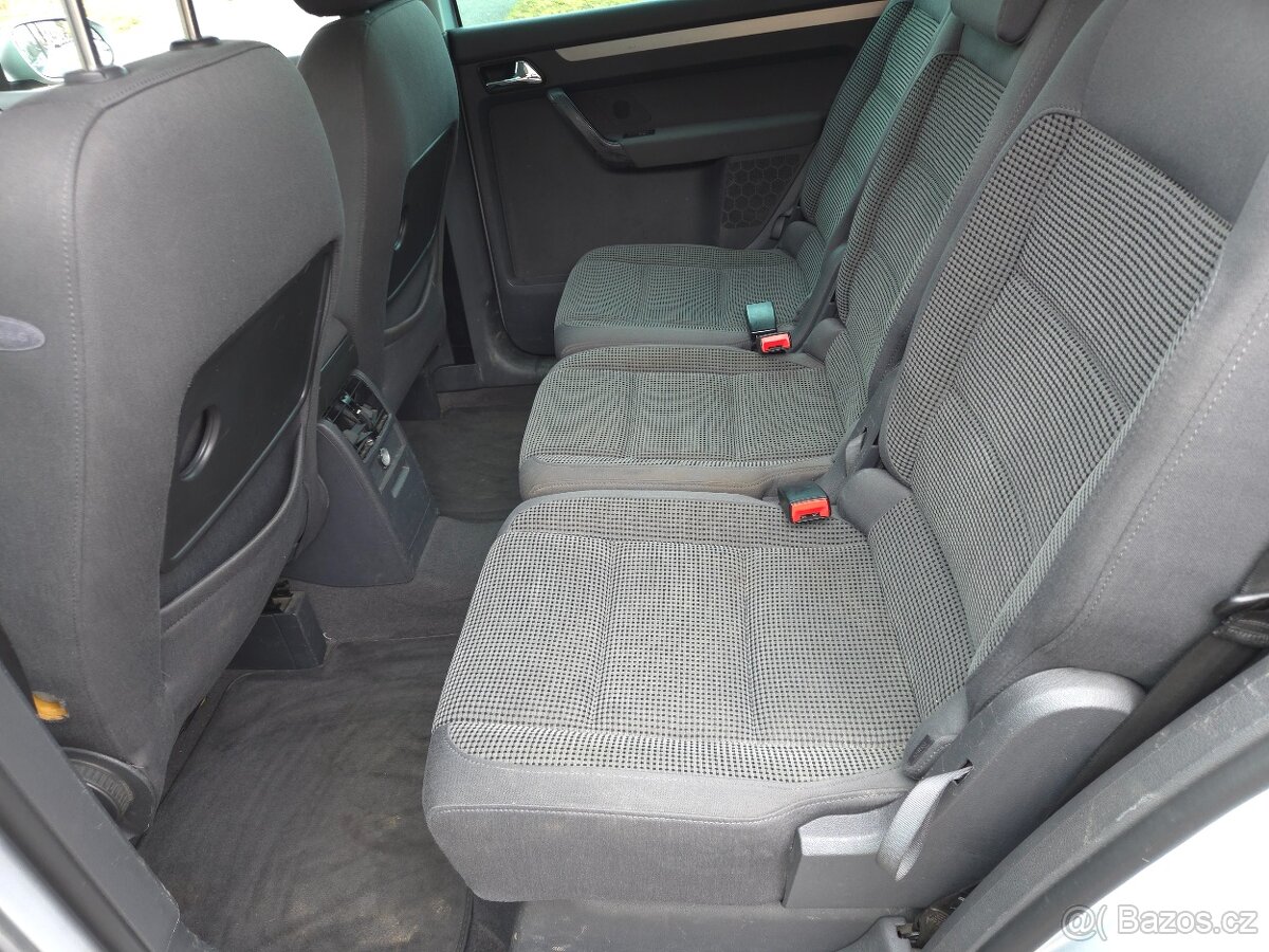 Volkswagen Touran 2.0 TDI 7. Míst - 15