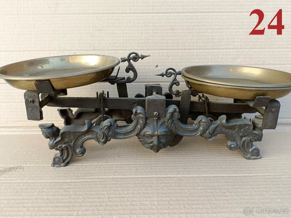 Starožitné rovnoramenné váhy s miskami - 15