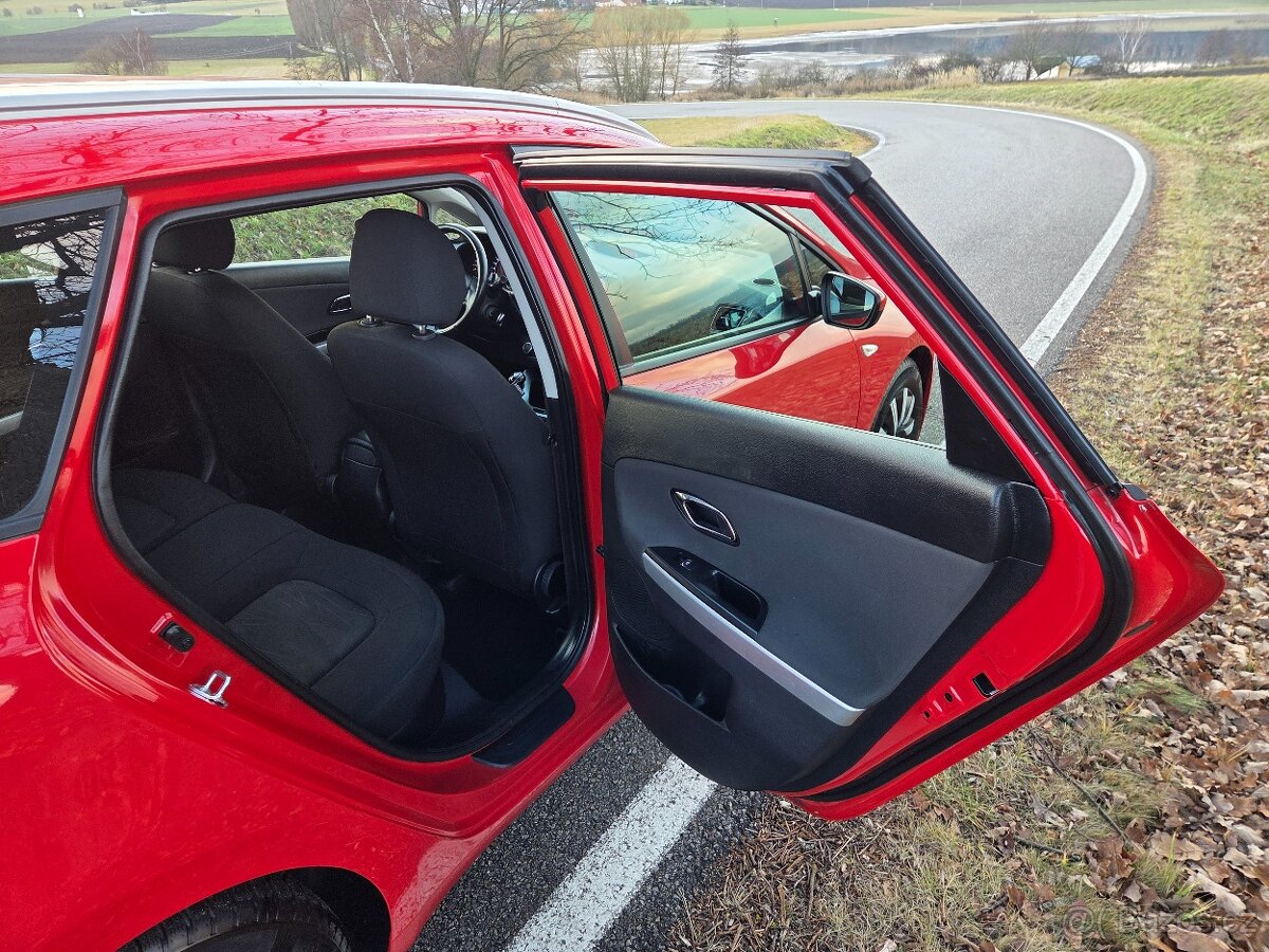 KIA CEED COMBI - KUP ČR - NAFTA - UDRŽOVANÝ - 2016 - 15