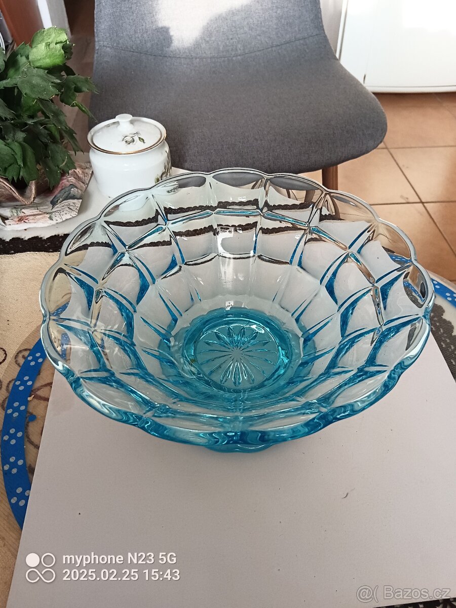 stare hutni barevne sklo vazy,misy,sklenice atd. - 15