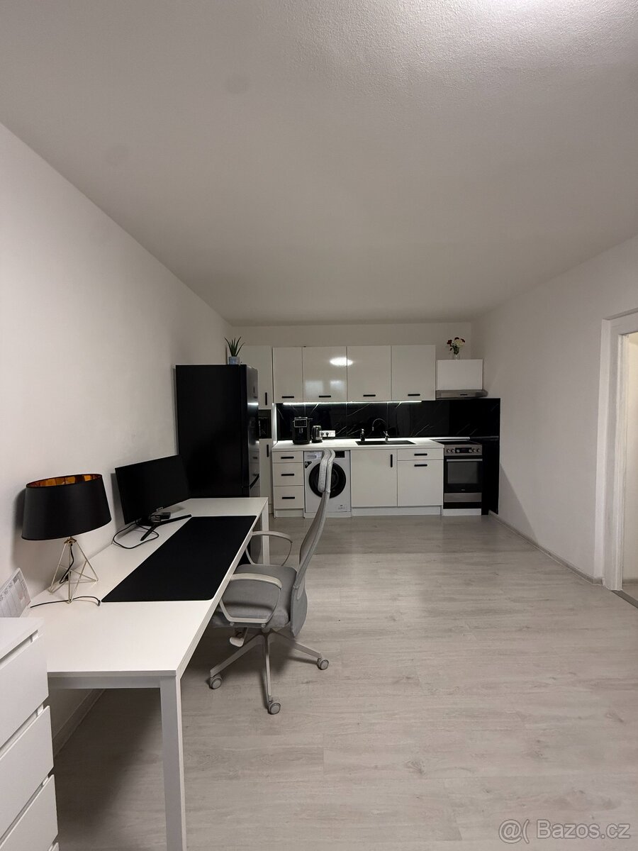 PLNĚ VYBAVENÝ byt 2+kk, 55 m², 2 lodžie, 2 výtahy - 15
