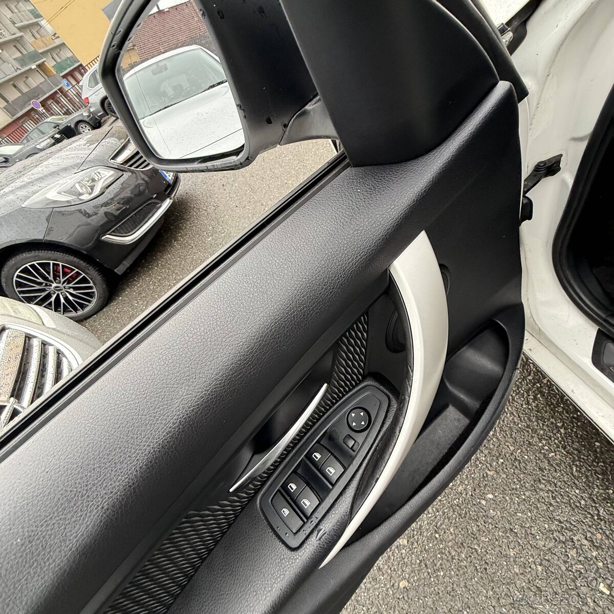 BMW 318d xDrive F31 – 105 kW, 4×4, MANUÁL, XENONY, KAMERA • - 15