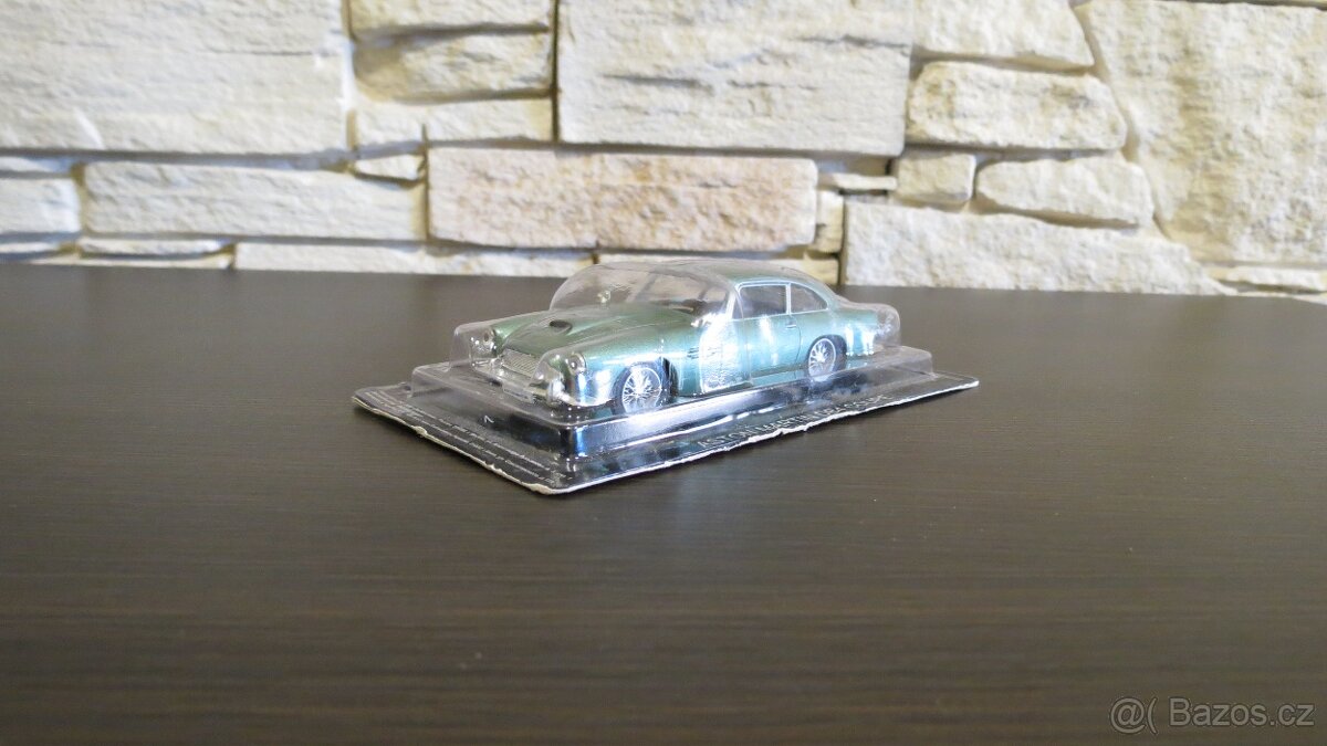 Autíčka modely Škoda, Tatra, Aston Martin, Maserati 1:43. - 15