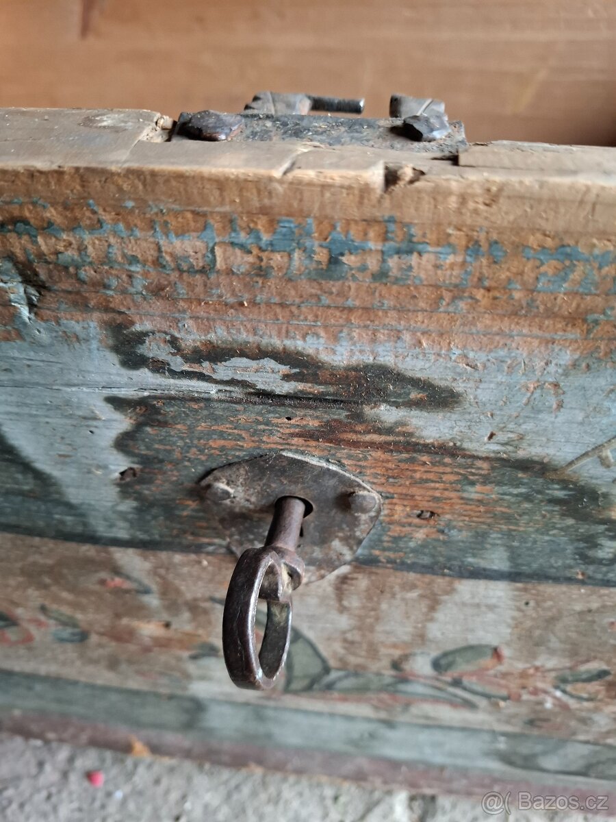Starožitná dřevěná truhla - 15