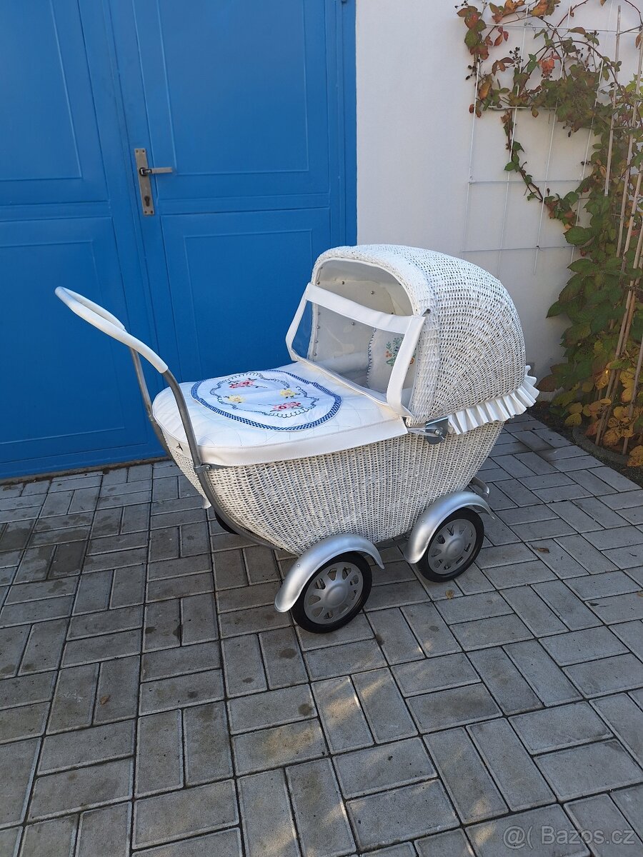 Retro proutěný kočárek Liberta pro dítě - 15