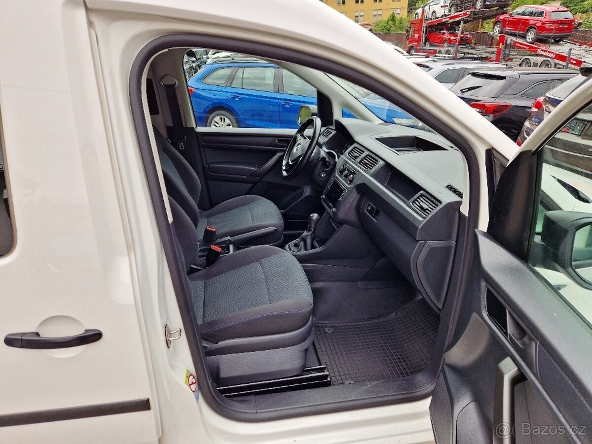 VW CADDY, 2.0 TDi, plný servis, 5 míst, NAVI - 15