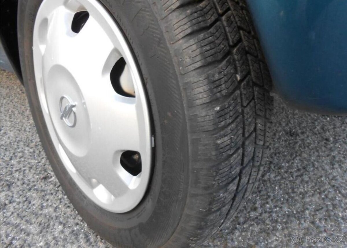 Opel Corsa 1,0 12V Club benzín - 15