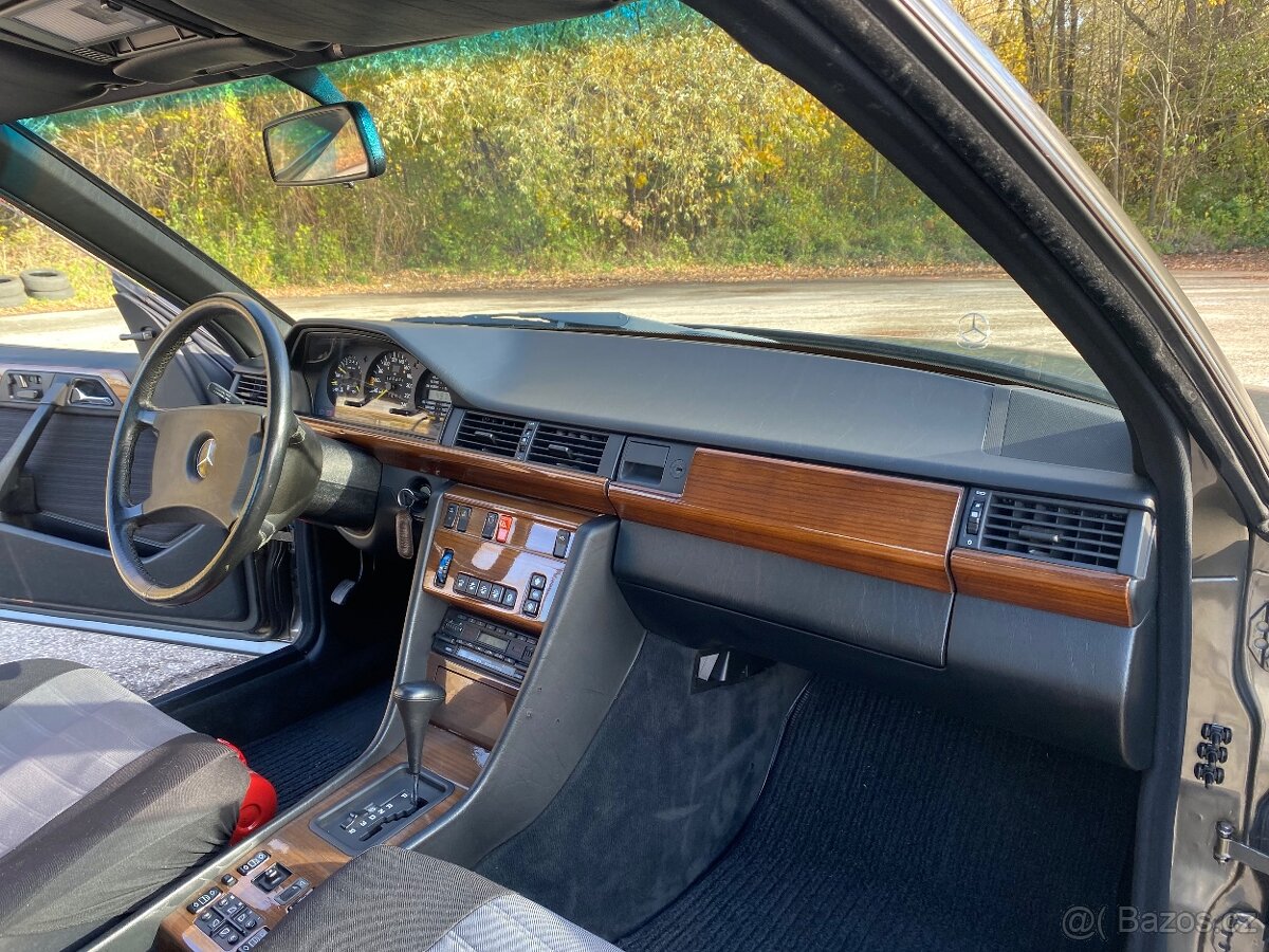 Mercedes-Benz w124 300ce - 15