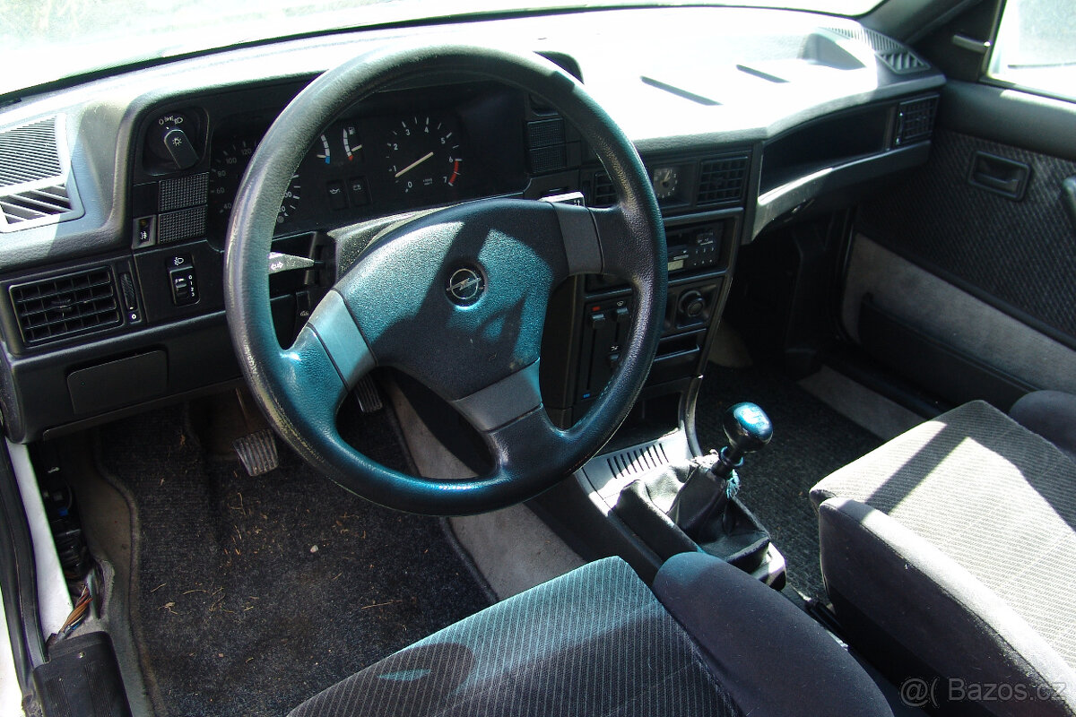 Opel Kadett cabrio Bertone - 15