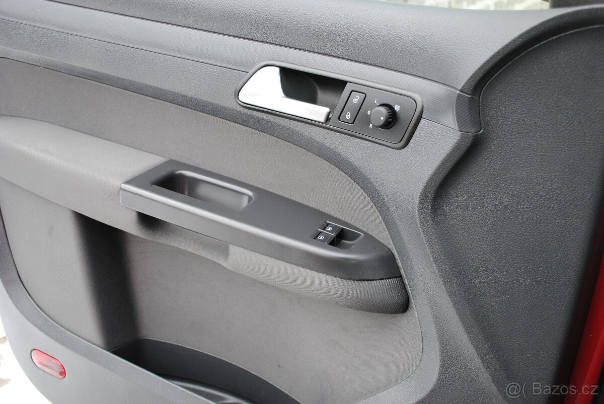 VW CADDY MAXI 2.0TDi 103kW - po 1. majiteli - 7 míst - 15