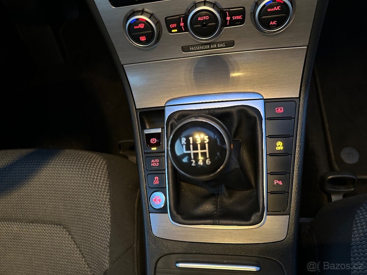 VW Passat B7 2.0 TDI 103 kw Sedan manuál 2 majitel - 15
