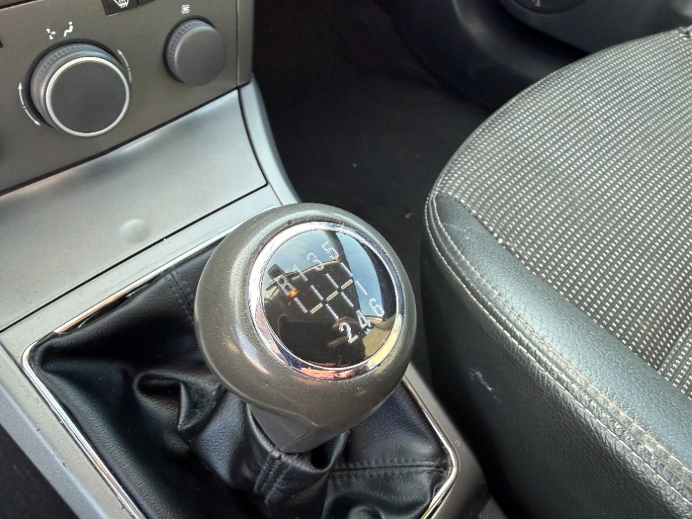 Opel Astra GTC 2.0 Turbo Cosmo - 15