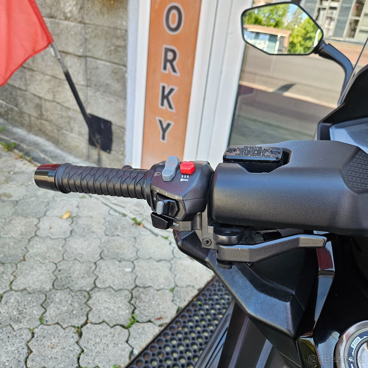 Kymco AK 550i ABS,ČR, Vyšší plexi, Výhřev rukojetí - 15