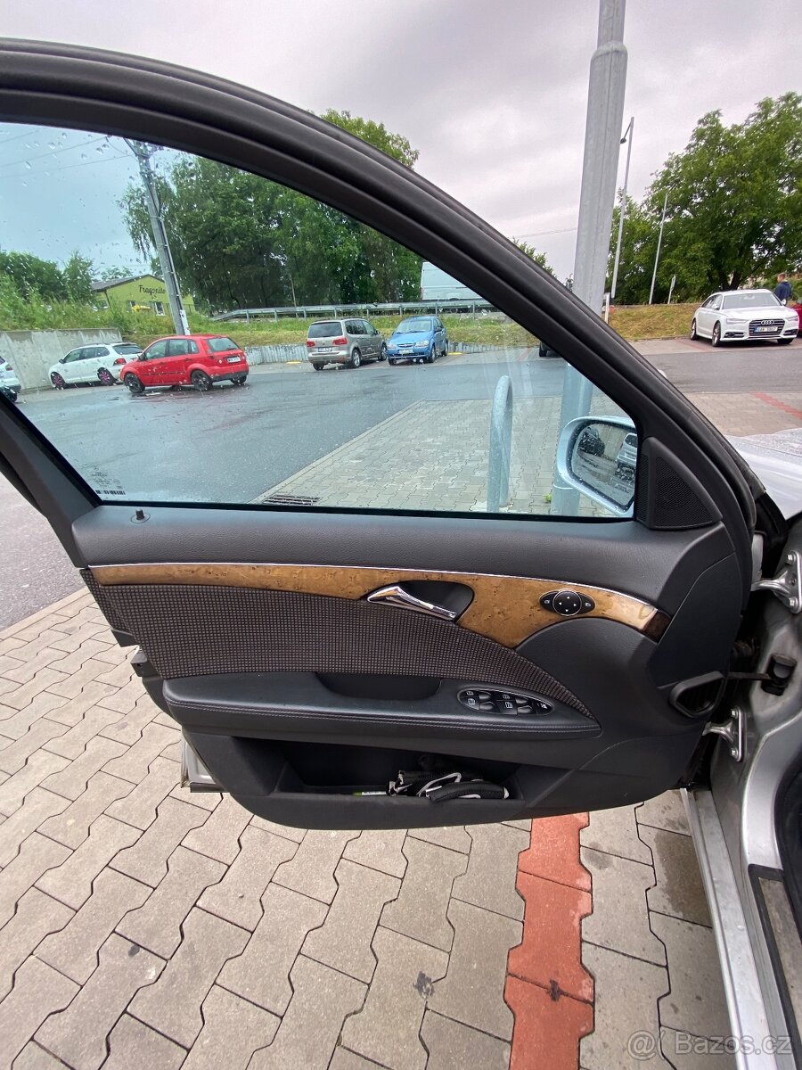Mercedes Benz E280CDI V6 výbava AVANTGARDE - 15