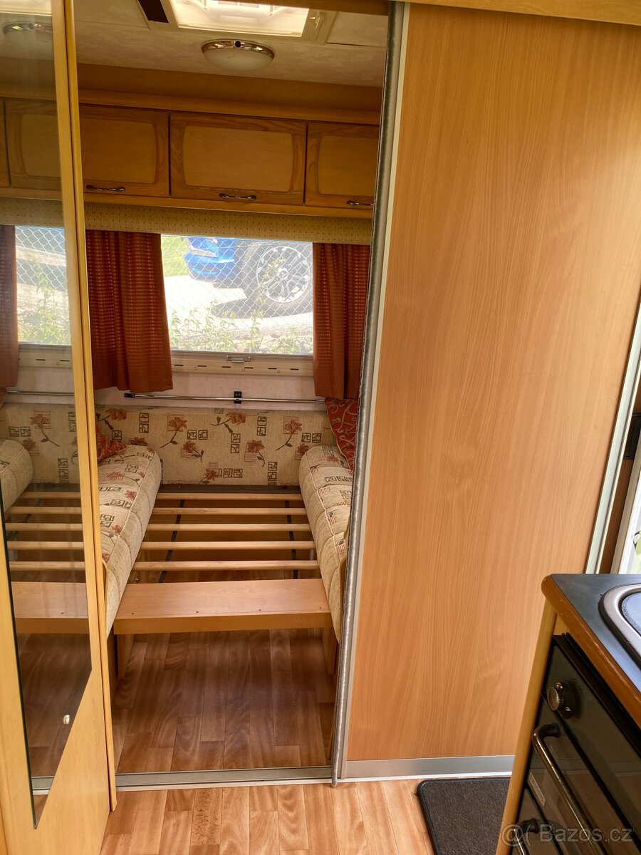 Karavan s předstanem - 15