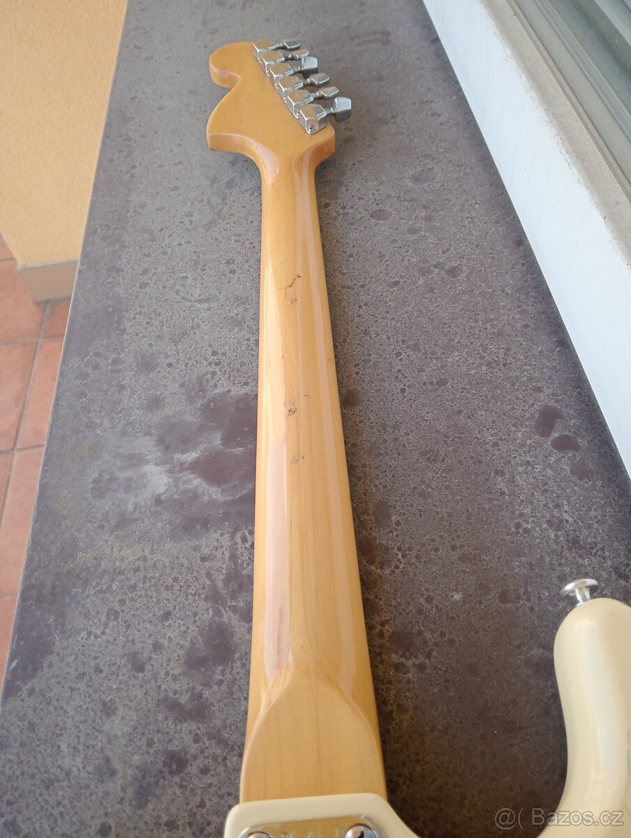 52 až 55 ročná vintage Maya Stratocaster (70. roky) - Japan - 15