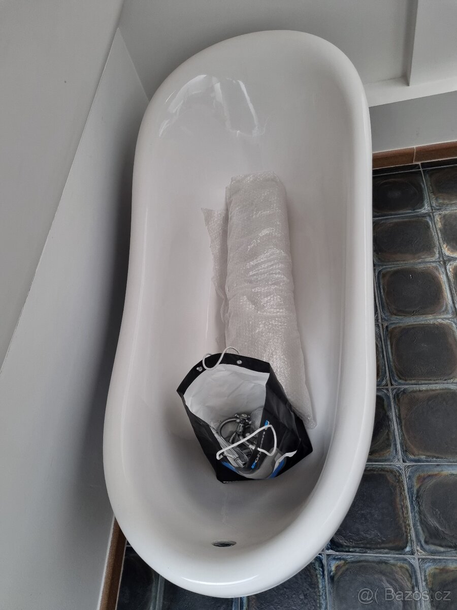 Prodám luxusní prostorovou koupelnovou vanu CHARLESTON - 15