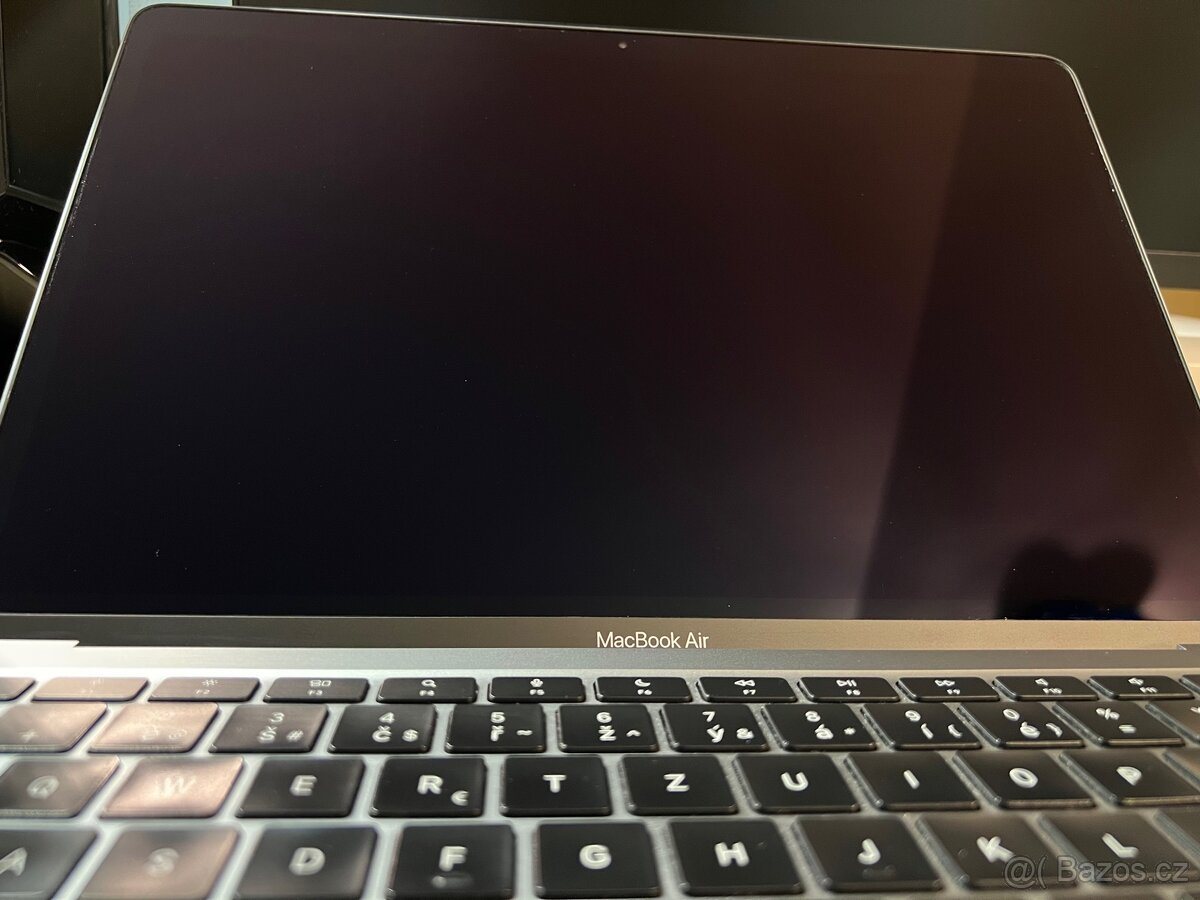 MacBook Air M1 (16 GB / 512 GB / 8jádrové GPU) - 15