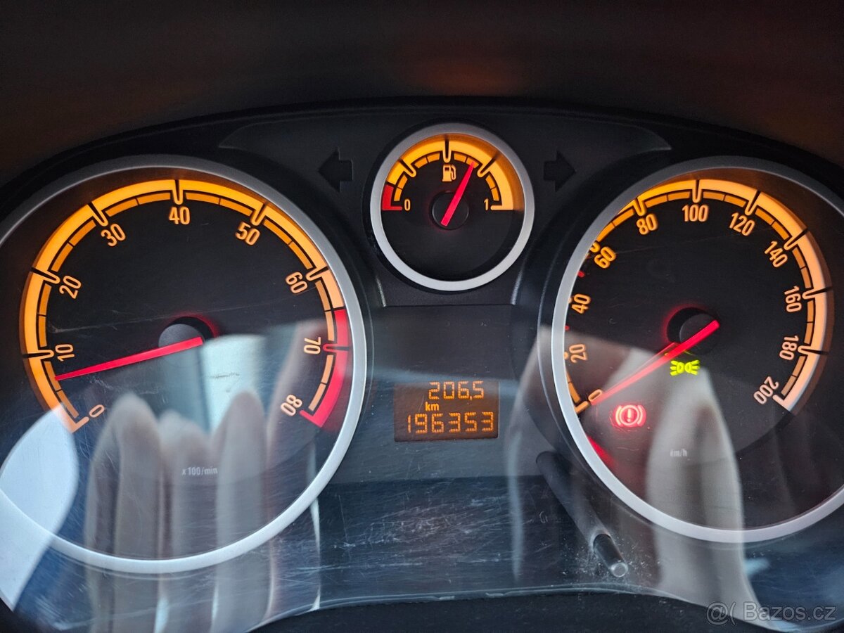 Opel Corsa D 1.4 benzín - 15