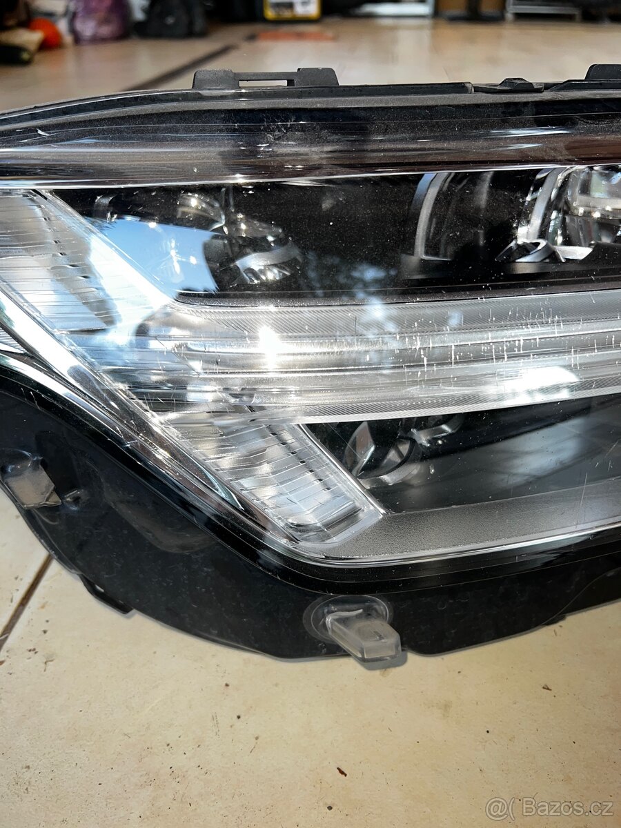 světla volvo xc90 II - 15