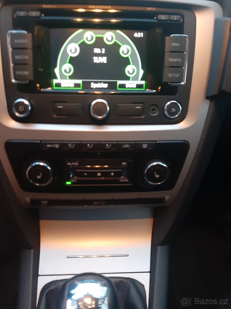 Škoda Octavia Combi II Facelift 2.0 TDI Navig. 2x sada pneu - 15