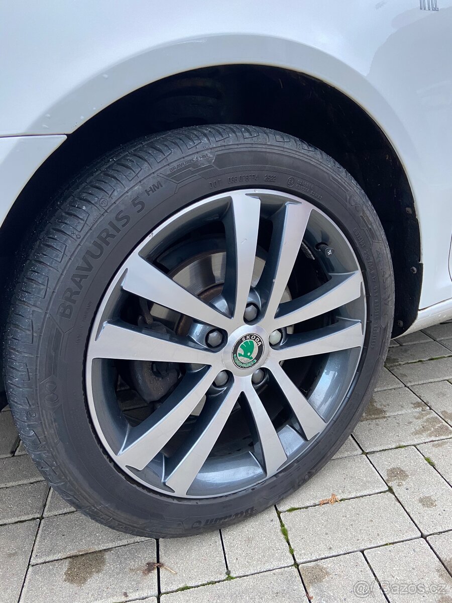 ŠKODA OCTAVIA 2 / STYLE / DSG / 1.6 TDI / XENON / 1.MAJ. - 15